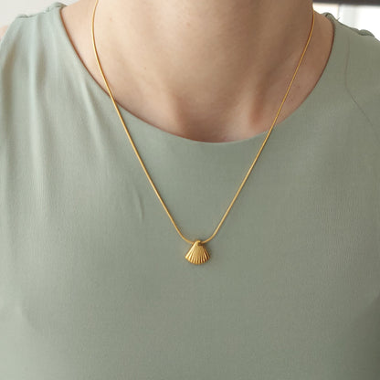 Shell Pendant Necklace